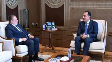 رئيس الوزراء ومحافظ البنك المركزي ينسقان لتوفير المزيد من احتياطيات السلع والمنتجات البترولية | اقتصاد