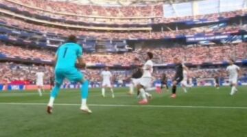 رقم قياسي تاريخي .. فيفا يعلن أعلى حضور جماهيري في يوم واحد بكأس العالم 2026
                                                
                                                
                                                    23/06/2026 07:13 م
                                                
                                                
                                                    أعلن الاتحاد الدولي لكرة القدم تسجيل يوم أمس أعلى حضور جماهيري في تاريخ بطولات كأس العالم 2026 خلال يوم واحد، في إنجاز جديد يعكس الإقبال الجماهيري الكبير على منافسات النسخة الحالية من البطولة.
