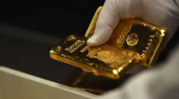 سعر الذهب يتراجع قرب 4000 دولار بضغط ارتفاع الدولار وتوقعات الفائدة