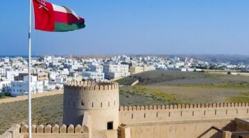 سلطنة عُمان وإيران تؤكدان الالتزام بالقانون الدولي وضمان العبور الآمن عبر مضيق هرمز