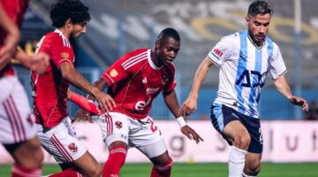 شوبير يكشف عن موقف بيراميدز من ضم ثنائي الأهلي في الميركاتو الصيفي 01/06/2026 03:05 م كشف الإعلامي أحمد شوبير حقيقة اهتمام نادي بيراميدز بالتعاقد مع بعض لاعبي الأهلي خلال فترة الانتقالات المقبلة، مؤكدا أن النادي لا يضع الثنائي حسين الشحات وأحمد