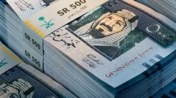 صادم: انفجار أسعار الريال السعودي في اليمن… 425 ريال في عدن مقابل 140 في صنعاء – التلاعبات تهدد اقتصاد المواطنين!