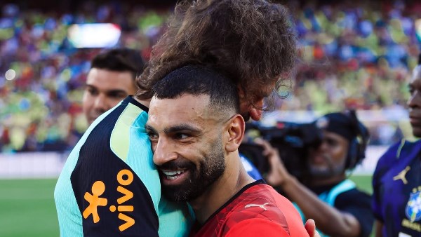 صلاح وشوبير يتبادلان التحية مع حارس البرازيل بعد ودية قوية استعدادًا لكأس العالم 2026 | صور
                                                
                                                
                                                    07/06/2026 03:55 ص
                                                
                                                
                                                    حرص محمد صلاح، قائد منتخب مصر، على توجيه التحية إلى حارس منتخب البرازيل أليسون بيكر عقب انتهاء المباراة الودية التي جمعت المنتخبين على