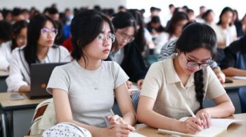 طلب رئيس جامعة هو تشي منه للقانون من الأفراد صياغة ثلاثة أسئلة قبل معالجة البيانات.