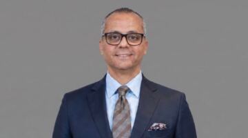 عصام سراج الدين بعد تعيينه مديرًا للتعاقدات بالأهلي: سعيد بالعودة إلى بيتي
                                                
                                                
                                                    06/06/2026 01:50 ص
                                                
                                                
                                                    علق عصام سراج الدين على قرار تعيينه مديرًا للتعاقدات بالنادي الأهلي، معربًا عن سعادته الكبيرة بالعودة إلى القلعة الحمراء، وذلك من خلال منشور عبر حسابه الرسمي