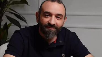 عمرو سلامة ساخرًا: تشجيع الزمالك يحتاج خبرة في القانون والاقتصاد والطب
                                                
                                                
                                                    03/06/2026 02:11 ص
                                                
                                                
                                                    علّق المخرج عمرو سلامة على أوضاع نادي الزمالك، ساخرًا من كثرة الأزمات