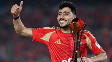 فرج عامر: أكرم توفيق لاعب في الأهلي هذا الموسم
                                                
                                                
                                                    19/06/2026 06:30 ص
                                                
                                                
                                                    كشف فرج عامر رئيس نادي سموحه السابق عن موقف الاعب أكرم توفيق من العودة الي الأهلي ،وذلك عبر حسابه الشخصي بموقع التواصل الإجتماعي فيسبوك.