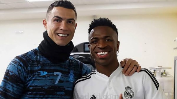 فينيسيوس: لهذا السبب رونالدو هو الأعظم في التاريخ.. لاعب لن يتكرر                                                                                                                                                       26/06/2026 05:36 م                                                                                                                                                       أكد البرازيلي فينيسيوس جونيور أن اختياره لـ كريستيانو رونالدو كأفضل لاعب في تاريخ كرة القدم لا يعتمد على الموهبة فقط، بل على مسيرته الكاملة وما حققه من نجاحات….