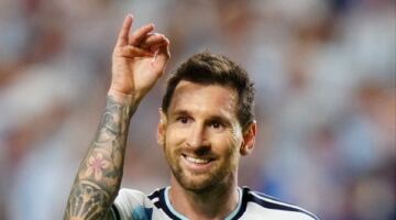 كأس العالم 2026.. كسر الرقم القياسي للهداف التاريخي .. وصراع شرس بين 3 نجوم
                                                
                                                
                                                    23/06/2026 01:26 م
                                                
                                                
                                                    تشتد المنافسة في بطولة كأس العالم 2026 في إطار دور المجموعات  المقامة بالنظام المشترك بين كل من الولايات المتحدة الأمريكية وكندا والمكسيك.
