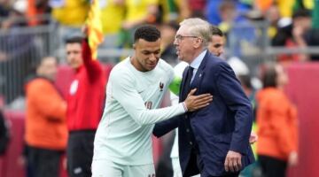 كأس العالم 2026 .. مبابي يتقدم لفرنسا أمام السنغال
                                                
                                                
                                                    16/06/2026 11:38 م
                                                
                                                
                                                    أحرز منتخب فرنسا الهدف الاول في شباك السنغال من عمر الشوط الثاني، في المباراة التى تجمع المنتخبين حاليا علي ملعب إستاد ميتلايف ستاديوم في الجولة الأولى من دور المجموعات ضمن منافسات كأس العالم 2026.