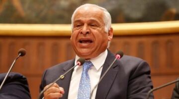 لازم تدوس.. رسالة غامضة من فرج عامر: الحياة لا تحترم إلا الأقوياء
                                                
                                                
                                                    12/06/2026 10:54 ص
                                                
                                                
                                                    وجه فرج عامر رئيس نادي سموحة السابق رسالة غامضة ومثيرة عبر حسابه على موقع فيسبوك، تحدث فيها عن أهمية القوة والجدية في مواجهة صعوبات الحياة.