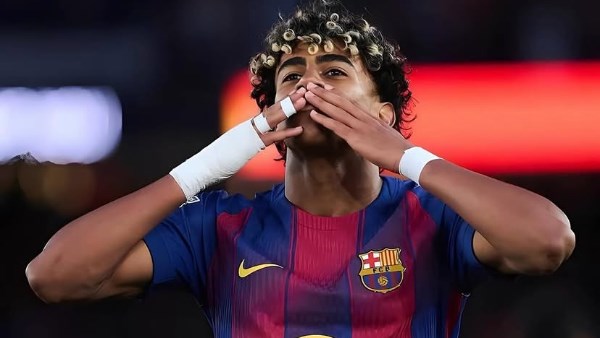لامين يامال: أرى نفسي أفضل مما يراني الناس.. وثقتي سر تميزي داخل الملعب
                                                
                                                
                                                    21/06/2026 05:33 م
                                                
                                                
                                                    أكد نجم برشلونة الشاب لامين يامال في تصريحات تلفزيونية أن ثقته الكبيرة في نفسه هي أحد أهم أسباب تطوره السريع داخل المستطيل الأخضر، مشددًا على وجود فرق واضح بين الثقة والغرور في كرة القدم.