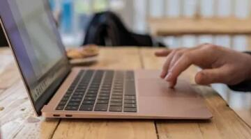 لماذا اختفى منفذ Ethernet من معظم أجهزة اللابتوب الحديثة؟
