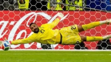 محمد العويس يسجل رقما قياسيا كأكثر الحراس تصديًا فى مباراة واحدة بمونديال 2026
  منذ ثلث ساعة