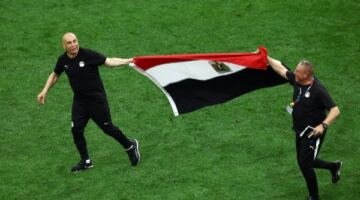 مدحت شلبي: منتخب مصر كبير.. وأطالب بتجديد عقد حسام حسن 4 سنوات                                                                                                                                                    22/06/2026 07:21 ص                                                                                                                                                    أكد الإعلامي مدحت شلبي أن منتخب مصر يواصل إثبات أنه “منتخب كبير” وليس مرتبطًا بمباراة واحدة، مشيرًا إلى أن الفريق قدم أداءً قويًا أمام نيوزيلندا واستحق الانتصار