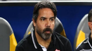 مدحت عبدالهادي : حسام حسن لن يجري تعديلات كبيرة بالمنتخب الفترة المقبلة
                                                
                                                
                                                    04/06/2026 11:51 م
                                                
                                                
                                                    أكد مدحت عبد الهادي نجم الكرة المصرية السابق، أن المدير الفني حسام حسن لن يجري تعديلات كبيرة