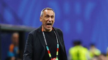 مدرب المنتخب السعودي: الهدف المبكر هز ثقتنا أمام إسبانيا.. ونؤمن بحظوظنا ضد الرأس الأخضر
                                                
                                                
                                                    21/06/2026 10:58 م
                                                
                                                
                                                     أكد اليوناني جورجيوس دونيس، مدرب المنتخب السعودي لكرة القدم، أن الهدف المبكر الذي استقبله "الأخضر" أمام إسبانيا كان له تأثير كبير على مجريات المباراة، مشيراً إلى أن استعادة الكرة من المنتخب الإسباني