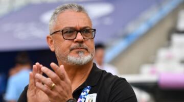 ميكالي يكشف كواليس مفاوضاته مع الزمالك وحقيقة عرض الأهلي
                                                
                                                
                                                    04/06/2026 02:02 ص
                                                
                                                
                                                    كشف البرازيلي روجيرو ميكالي، المدير الفني السابق للمنتخب الأولمبي، عن تفاصيل مفاوضاته السابقة مع نادي الزمالك…