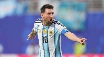 هدافو كأس العالم قبل انطلاق الجولة الثانية من المجموعات
                                                
                                                
                                                    18/06/2026 01:05 م
                                                
                                                
                                                    تصدر ليونيل ميسي نجم منتخب الأرجنتين مبكرا صدارة ترتيب هدافي بطولة كأس العالم بعد نهاية اول جولة من دور المجموعات من حملة الحفاظ على اللقب التي شنها رفاق البرغوث.