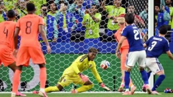 هولندا تستعيد التقدم أمام اليابان في كأس العالم 2026
                                                
                                                
                                                    15/06/2026 12:44 ص
                                                
                                                
                                                    استعاد منتخب هولندا تقدمه أمام منتخب اليابان بنتيجة هدفين مقابل هدف، خلال المباراة التي تجمع المنتخبين على ملعب إيه تي آند تي بمدينة أرلينجتون الأمريكية