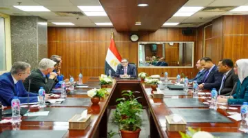 وزير التخطيط يبحث مع المدير الإقليمي للبنك الدولي تمويل منصات التصنيع الزراعي