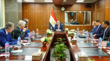 وزير التخطيط يبحث مع وفد البنك الدولي آليات دعم السياسات القائمة على البيانات