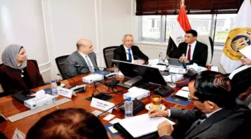 وزير الصناعة يبحث مع الأكاديمية العربية للعلوم تعزيز التعاون المشترك