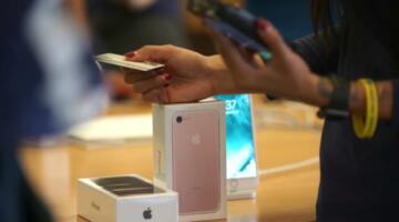 آبل تخطط لتحديثات iPad Pro وماك بوك برو جديد في 2027 بواسطة Investing.com
